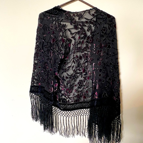 Beautiful shawl - Picture 3 of 4